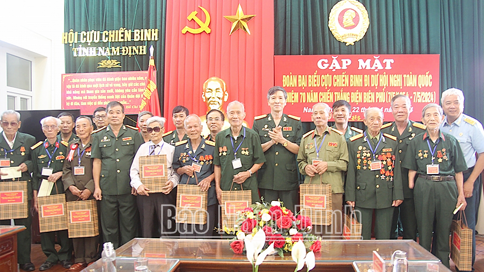 Gặp mặt đoàn đại biểu cựu chiến binh dự hội nghị toàn quốc kỷ niệm 70 năm Chiến thắng Điện Biên Phủ