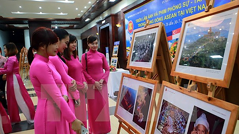 Khai mạc triển lãm "ASEAN - Sắc màu Văn hóa"