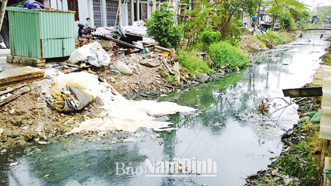 Sông Xuân Tiến đang ô nhiễm nghiêm trọng