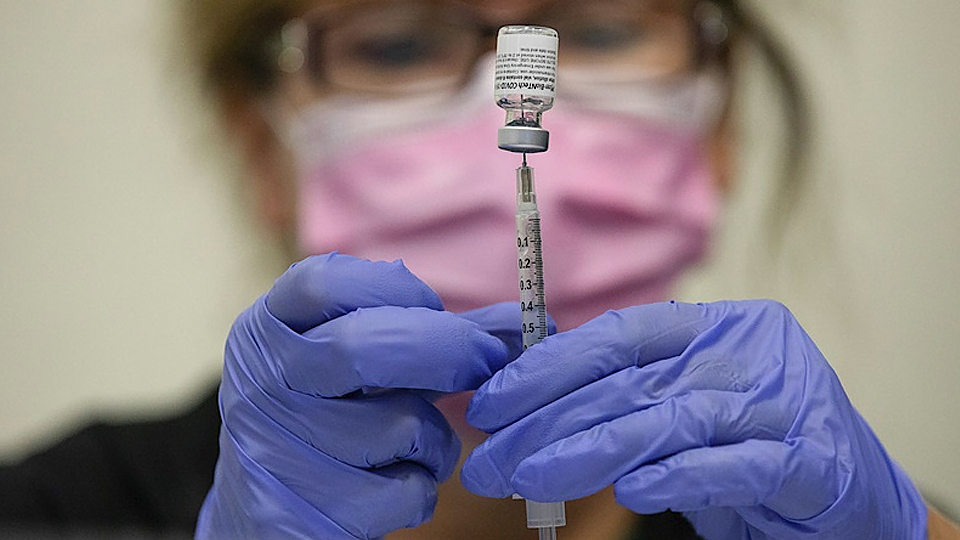 Mỹ: Tỷ lệ tiêm chủng tăng, số ca mắc và tử vong do Covid-19 giảm