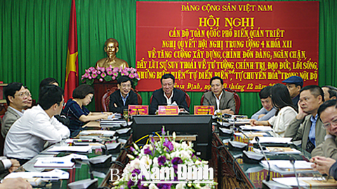 Các đồng chí Uỷ viên BCH Đảng bộ tỉnh dự hội nghị tại điểm cầu tỉnh ta.