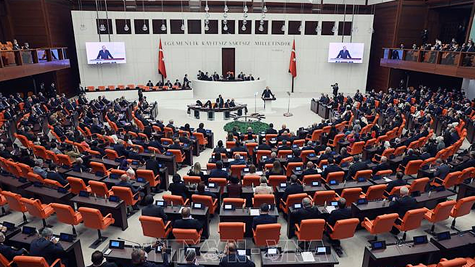 Quang cảnh phiên họp Quốc hội Thổ Nhĩ Kỳ ở Ankara ngày 1/10/2021. Ảnh: AFP/TTXVN