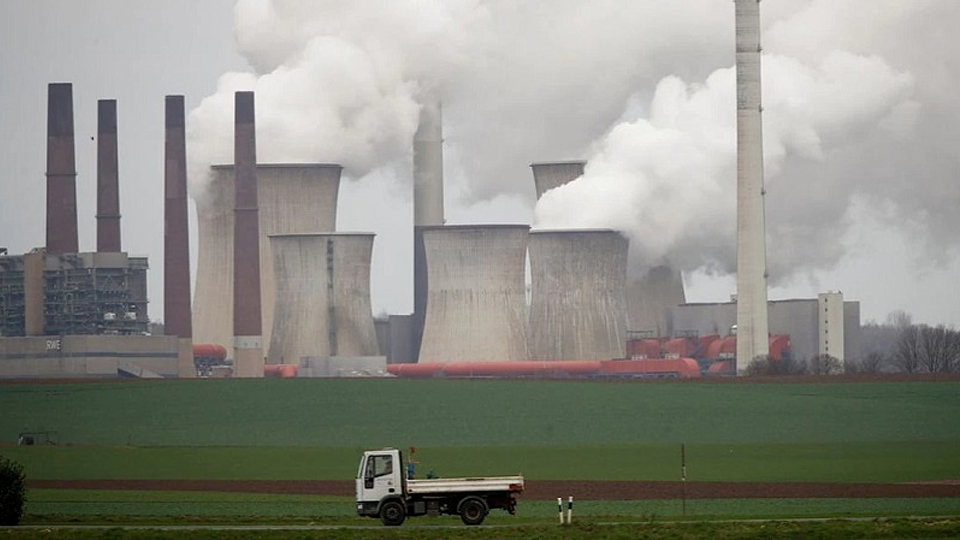 Quang cảnh nhà máy nhiệt điện RWE, một trong những nhà máy điện lớn nhất châu Âu ở Neurath, tây bắc Cologne, Đức. (Ảnh: Reuters)